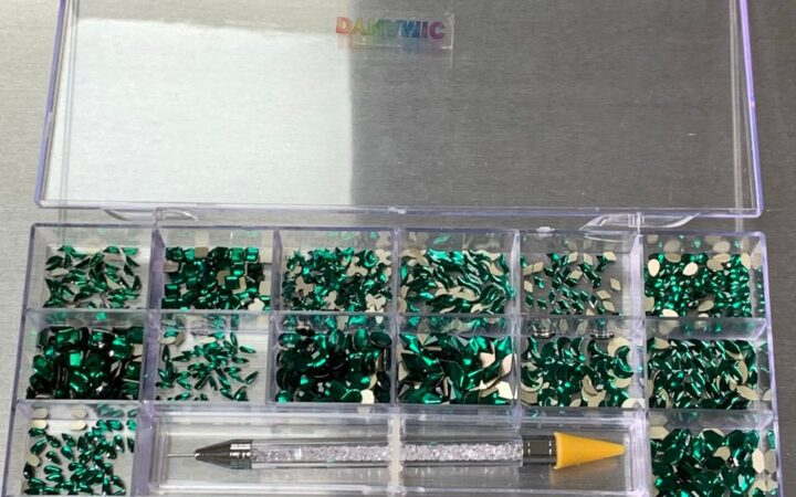 Emerald Green Nail Rhinestones: Which Set Is Right?