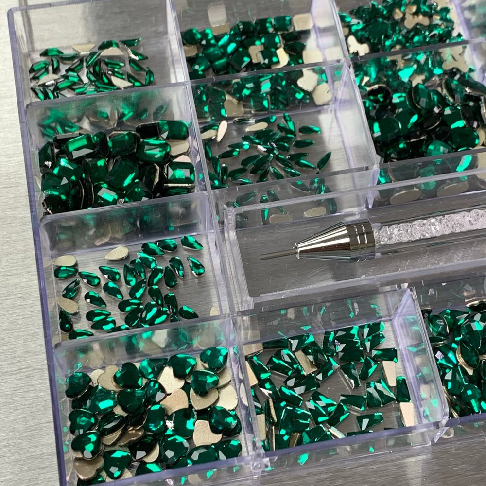 emerald green rhinestones assortment - 2