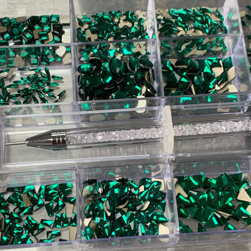 emerald green rhinestones assortment - 3