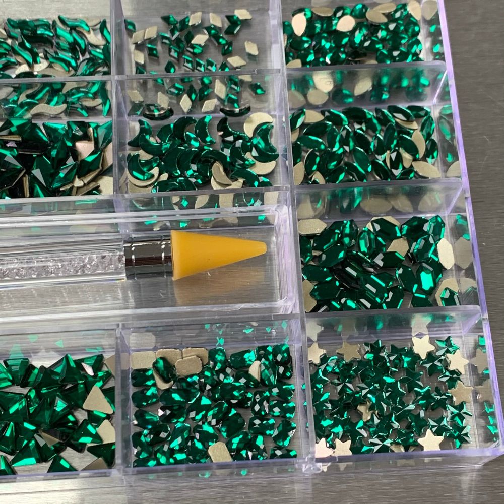 emerald green rhinestones assortment - 4