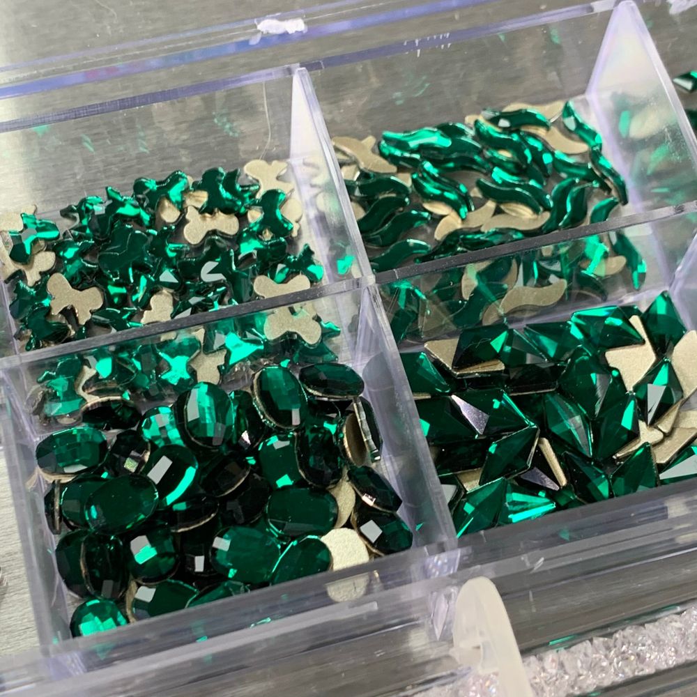 emerald green rhinestones assortment - 7