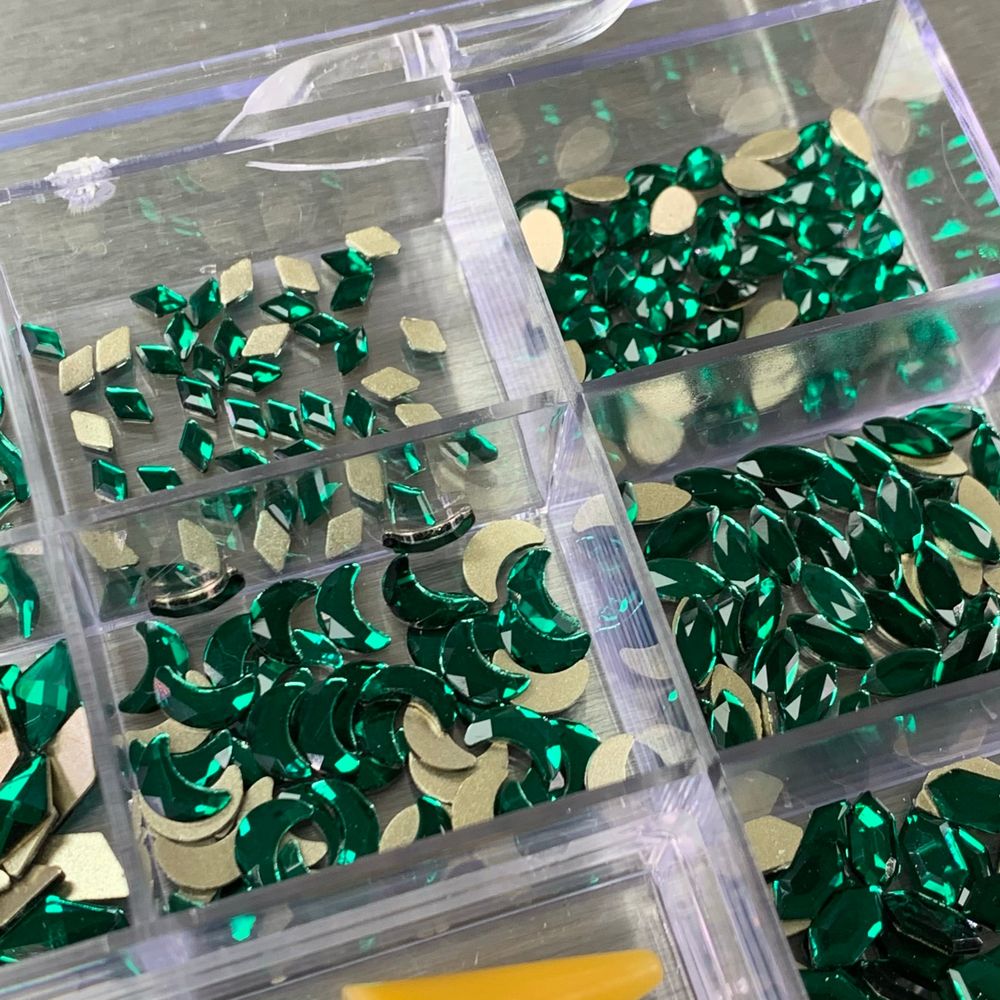 emerald green rhinestones assortment - 8